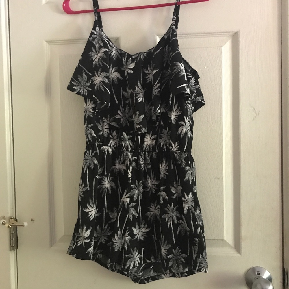 Black & white tropical print jumper!